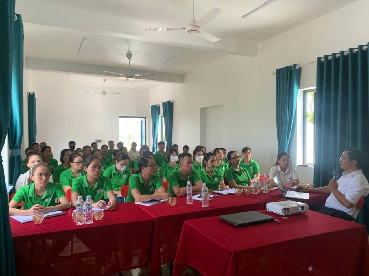 Bồi Dưỡng Kiến Thức Và Kĩ Năng Cho Cán Bộ CNV Nhà Máy